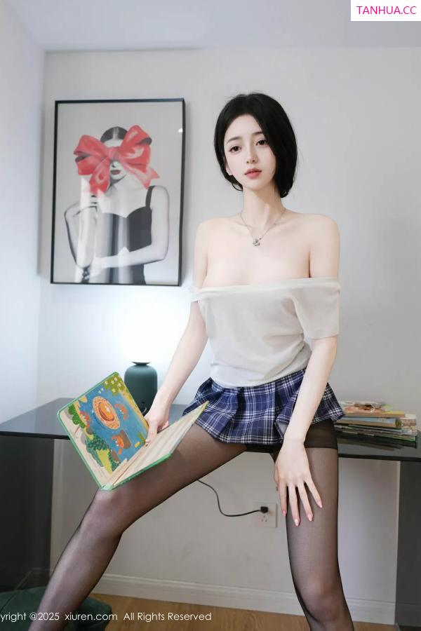   [XiuRen]高清写真图 2025.08.01 No.10613 白小蝶 白衣短裙第12张图片
